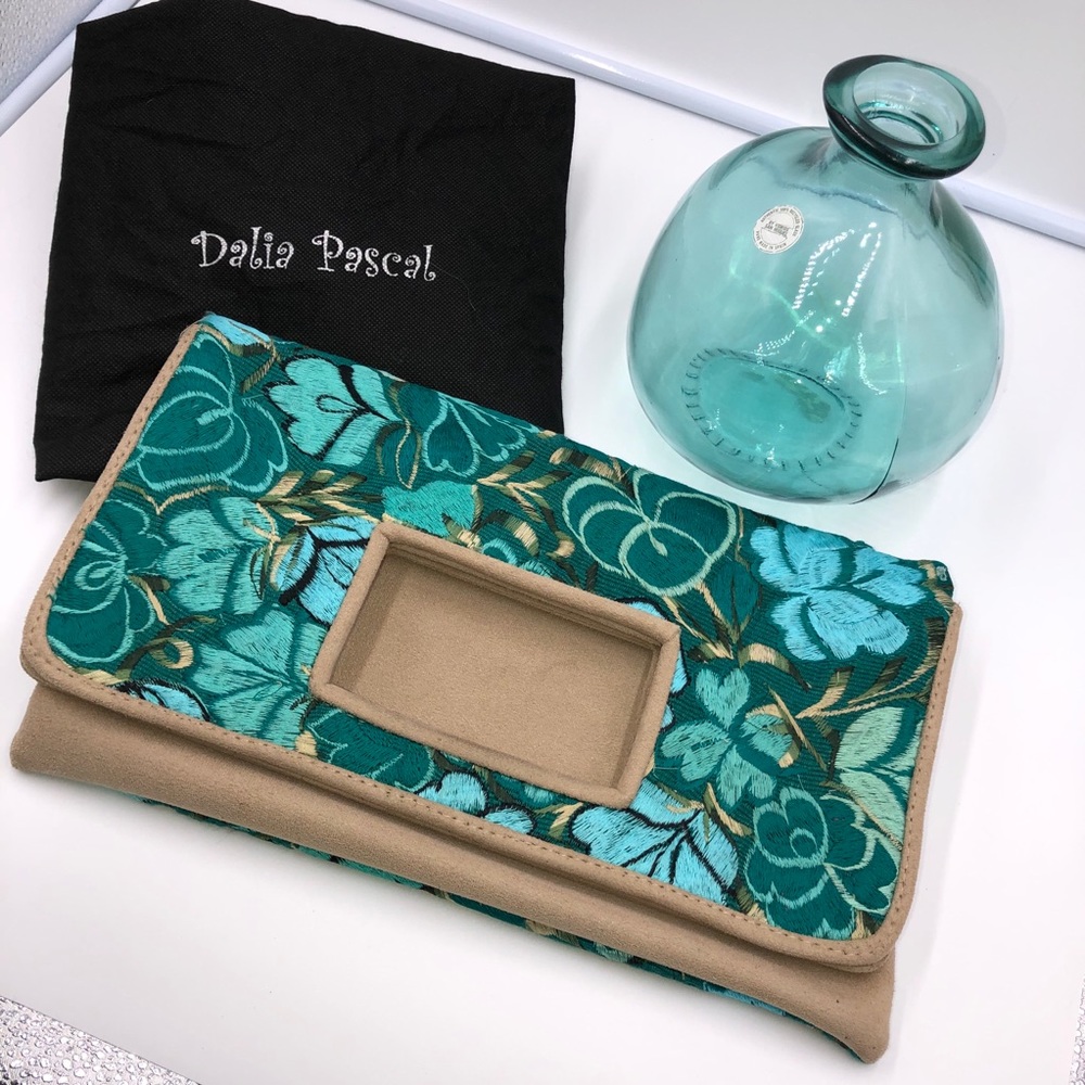 Dalia Pascale clutch